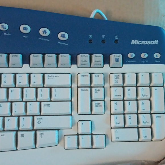 Microsoft Multimedia Keyboard - Picture 5 of 11